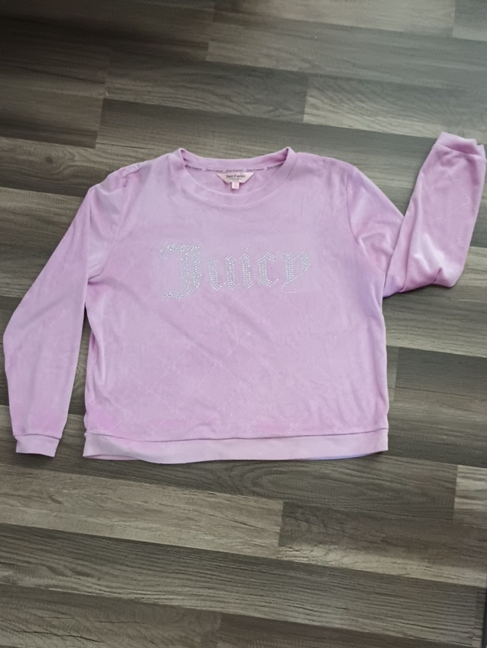 Juicy Couture Velvet Long Sleeve Pajama Top. Size: Medium